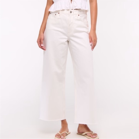 NWT Abercrombie & Fitch High Rise The Crop Wide Leg Jeans 25/ 0s curve love - Picture 1 of 5